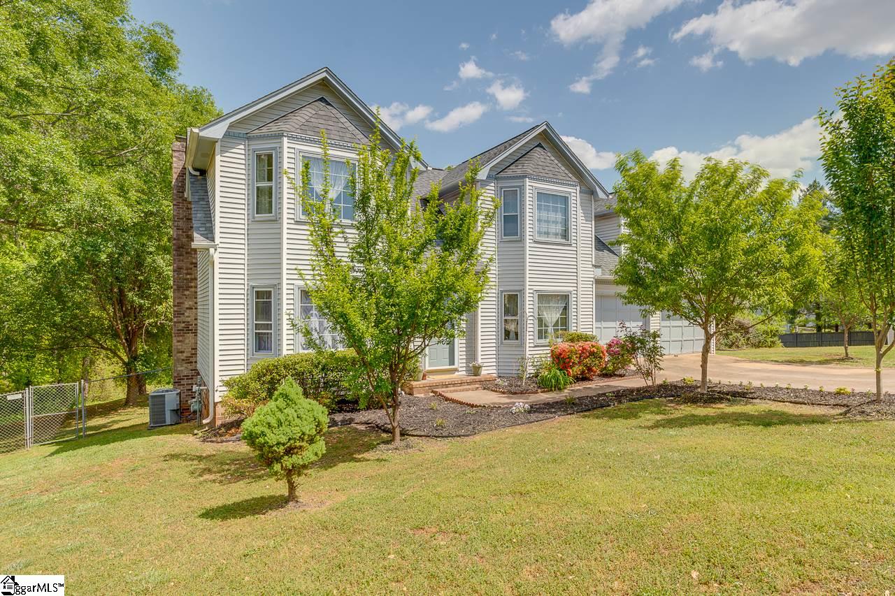 124 Northridge Road Greer, SC 29650 - Photo 2 of 36 Gallery Image 2