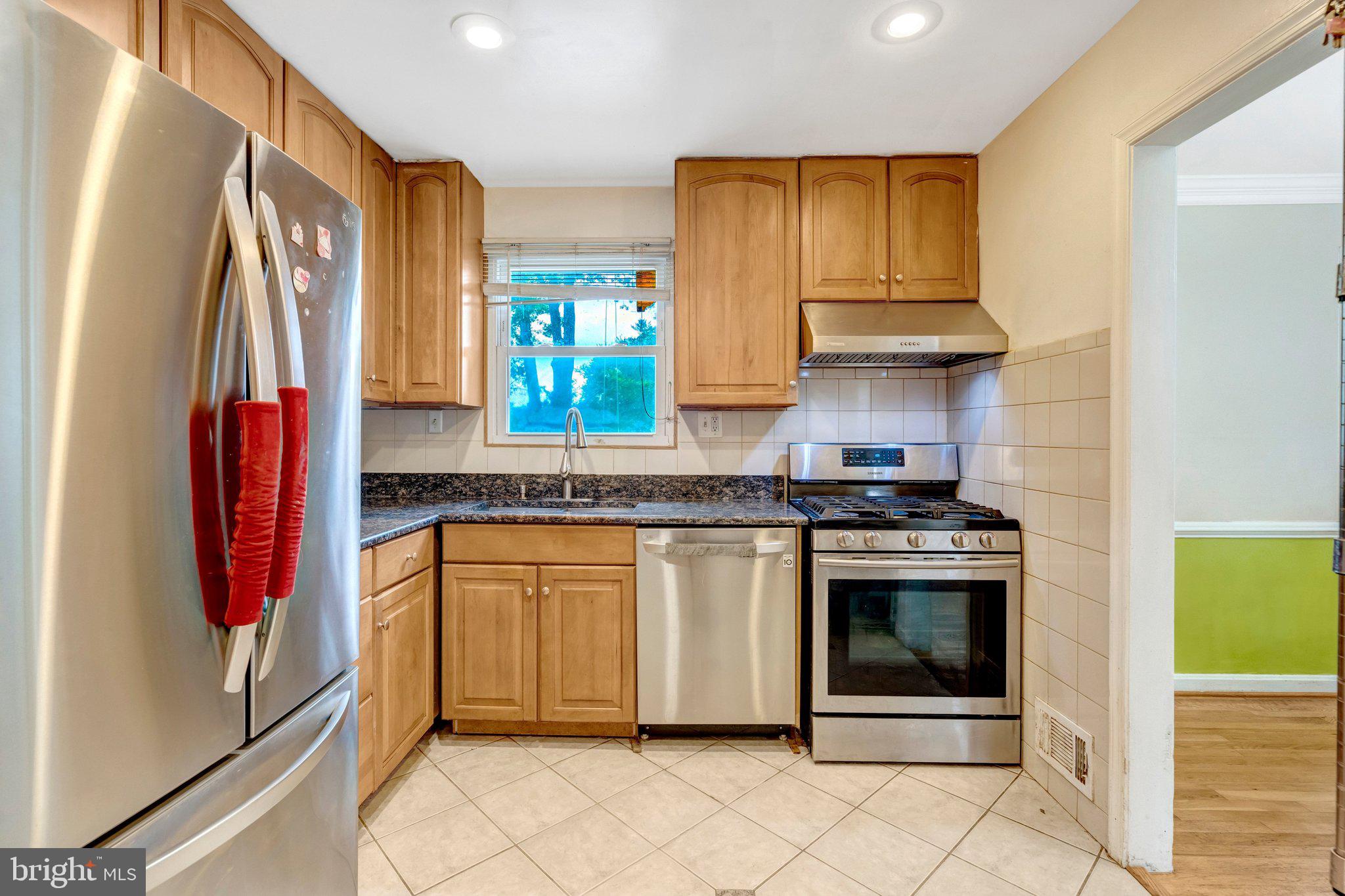 5910 Flanders Street Springfield, VA 22150 - Photo 14 of 40 Kitchen