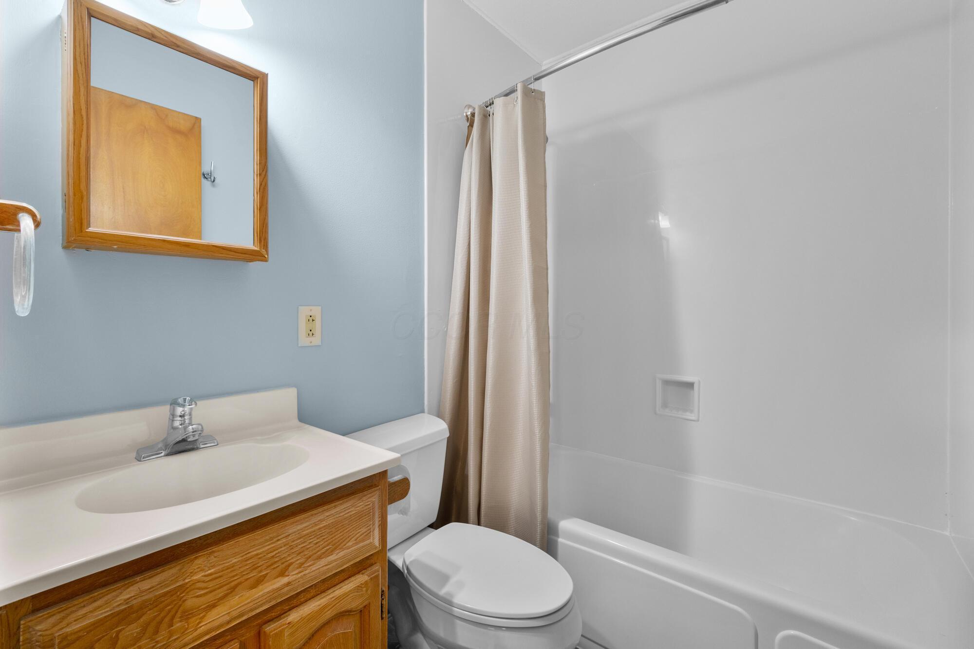 215 Lockville Road Pickerington, OH 43147 - Photo 16 of 54 Full Bathroom