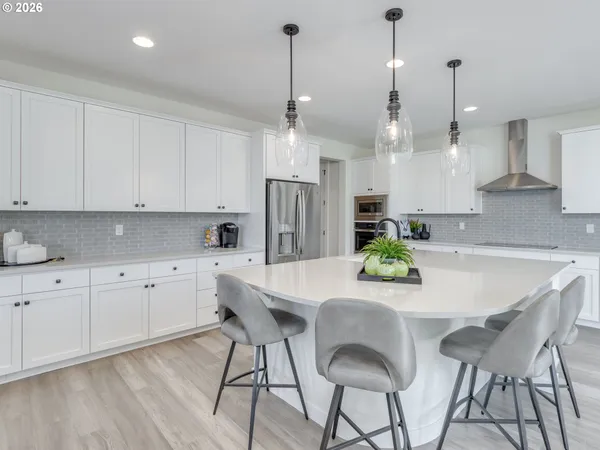 $799,990 | 1877 Northeast Currin Creek Drive, Estacada, OR 97023