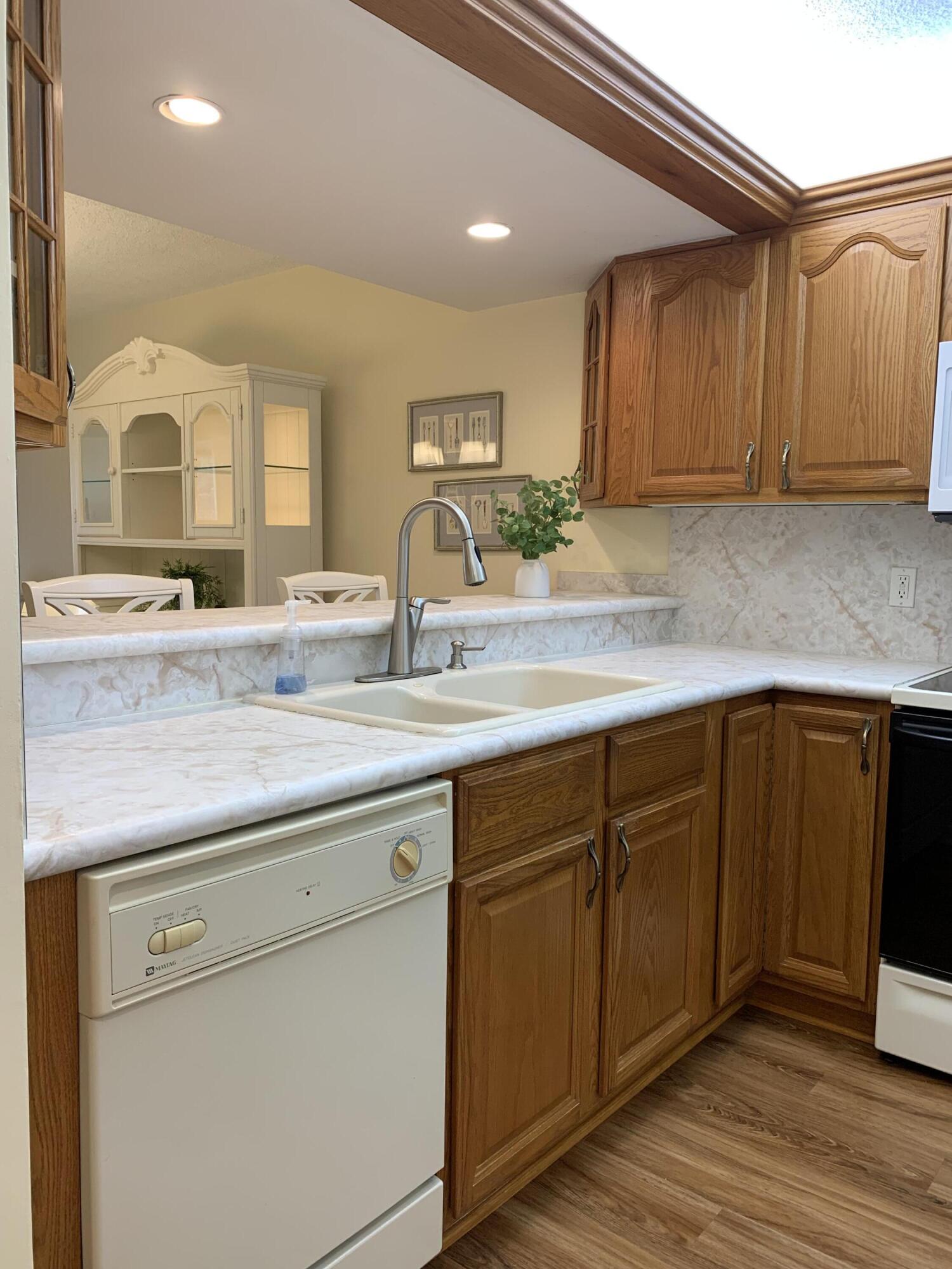 6037 Balboa Circle, Unit 303 Boca Raton, FL 33433 - Photo 8 of 35 IMG-0105
