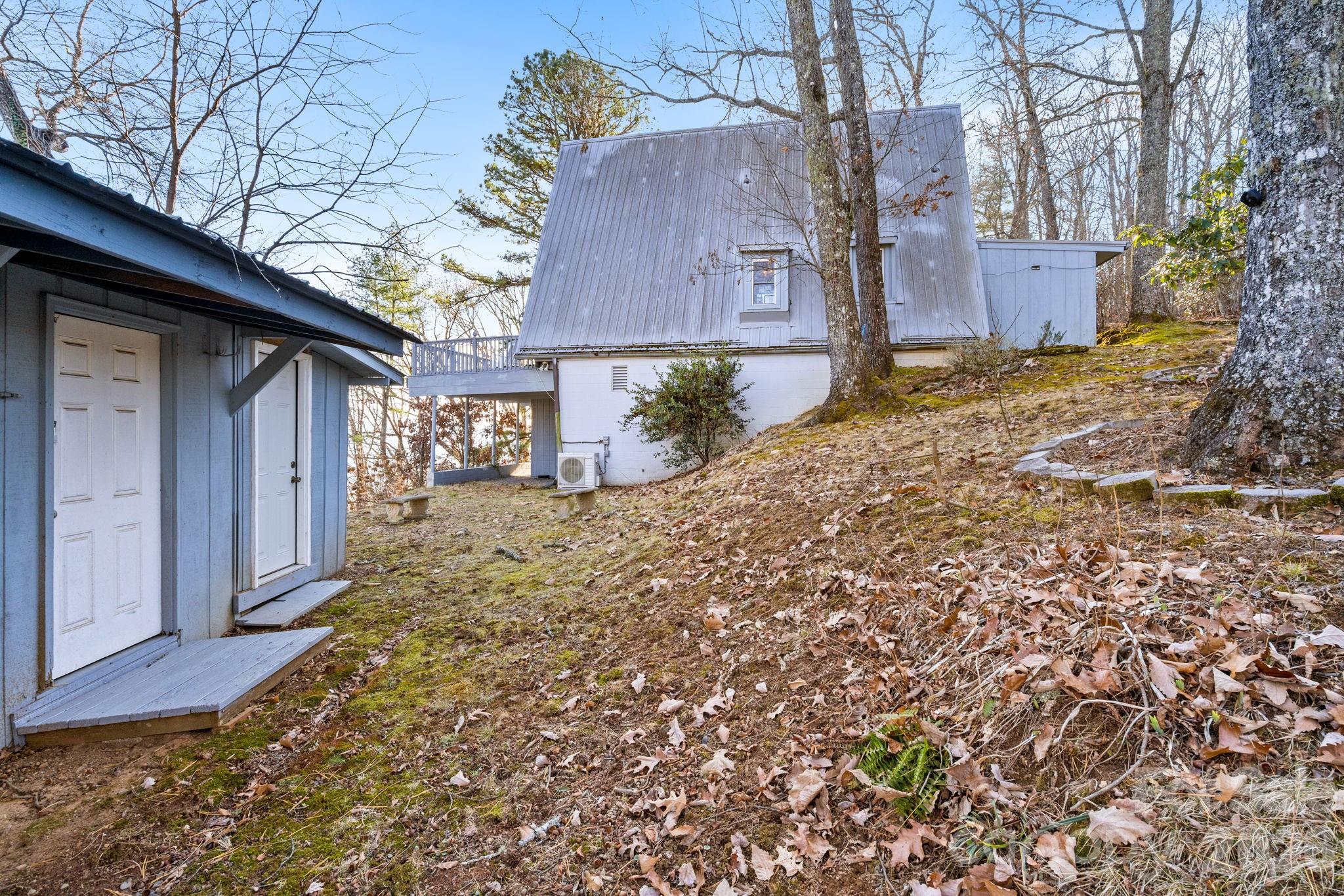 889 Big Ridge Road Franklin, NC 28734 - Photo 26 of 32 a backyard of a house