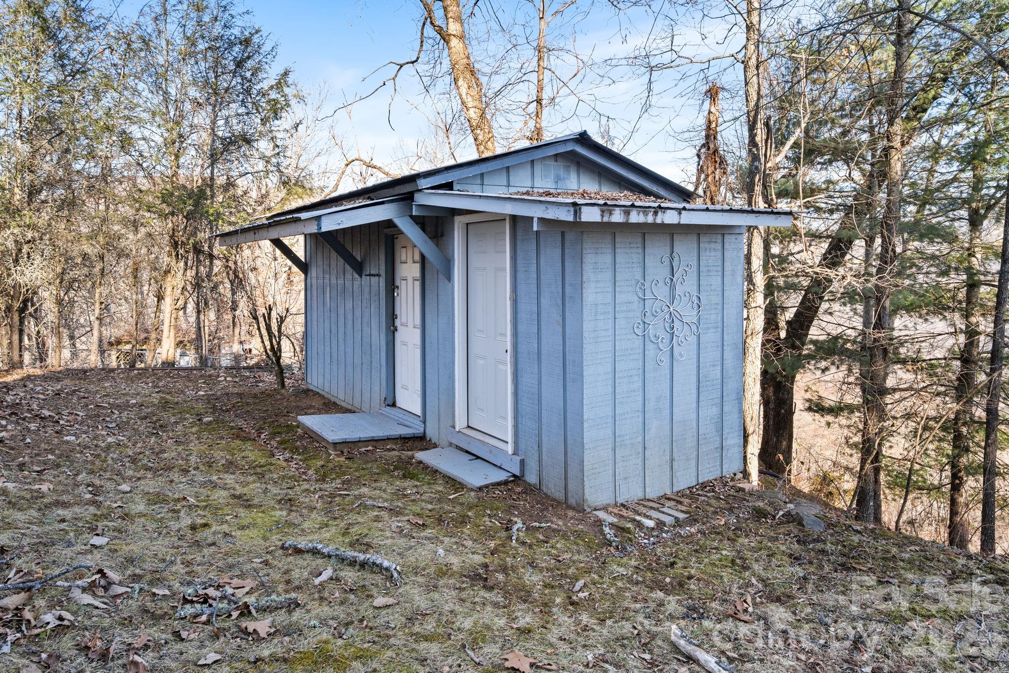 889 Big Ridge Road Franklin, NC 28734 - Photo 27 of 32 a wooden house with a outdoor space