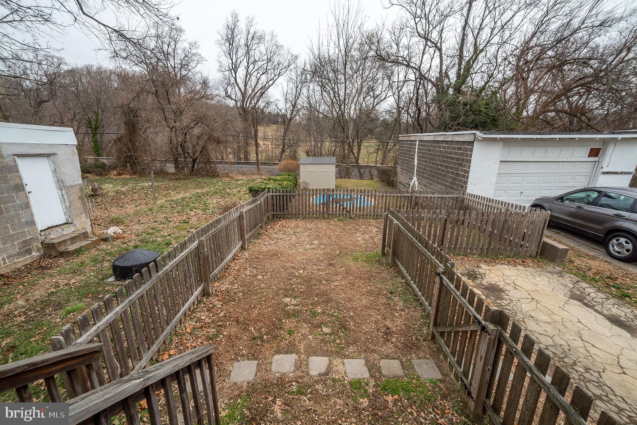 7513 Parkview Road Upper Darby, PA 19082 - Photo 14 of 15 Backyard