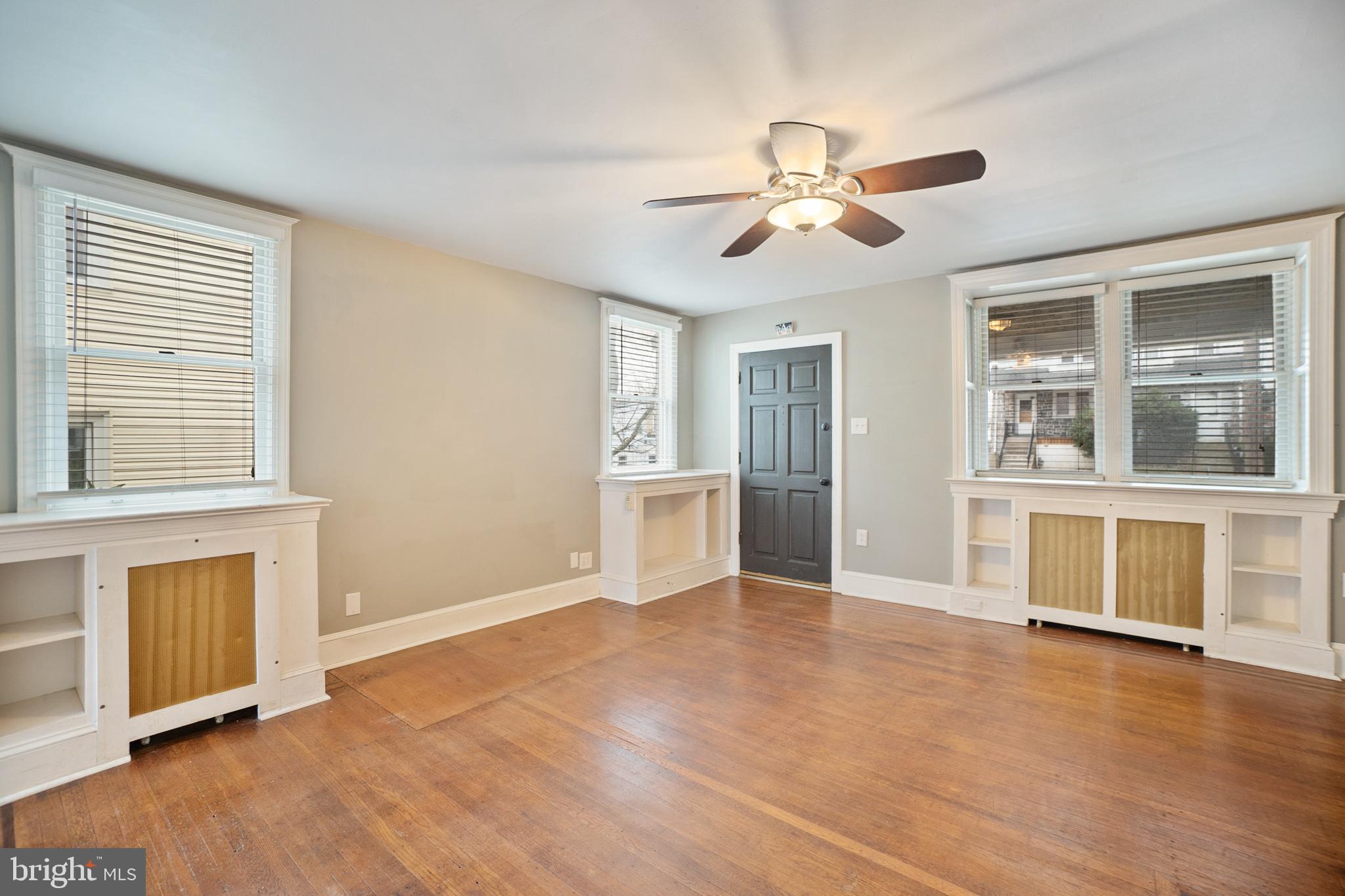 7513 Parkview Road Upper Darby, PA 19082 - Photo 3 of 15 Living Room