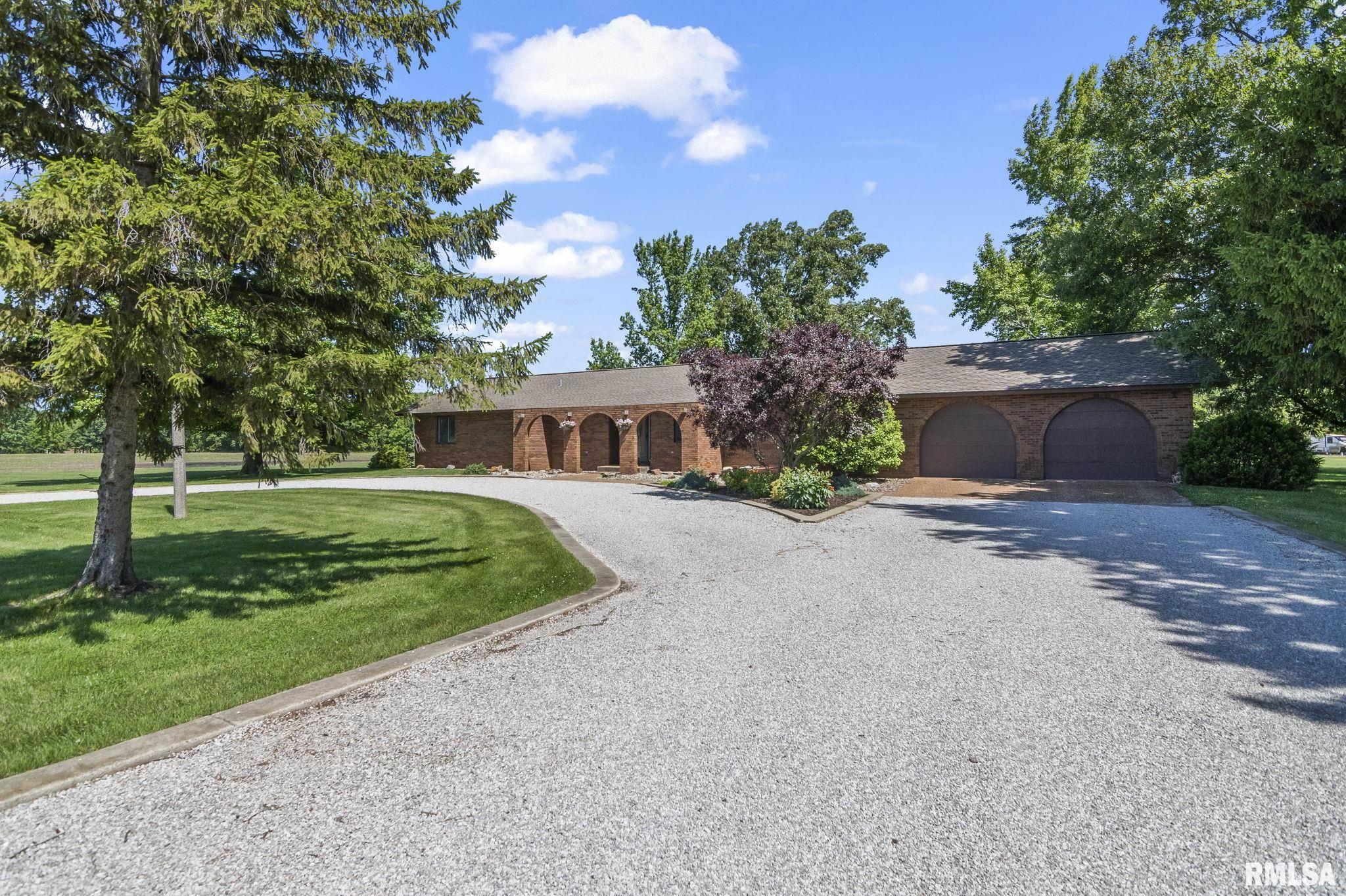 9979 Palm Road Glenarm, IL 62536 - Photo 3 of 45
