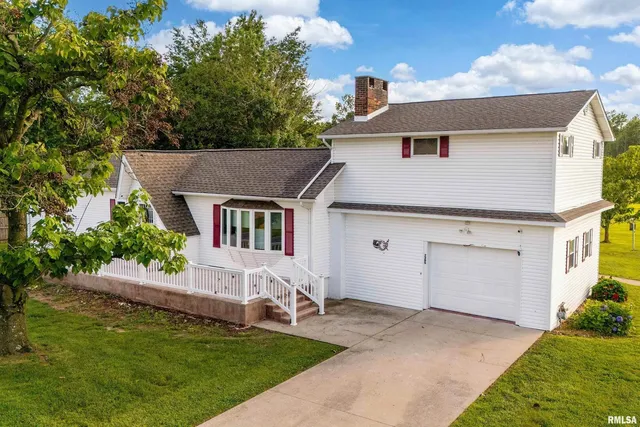 $269,000 | 2305 Weaver Road, Herrin, IL 62948