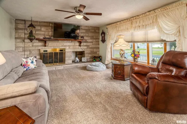 $269,000 | 2305 Weaver Road, Herrin, IL 62948