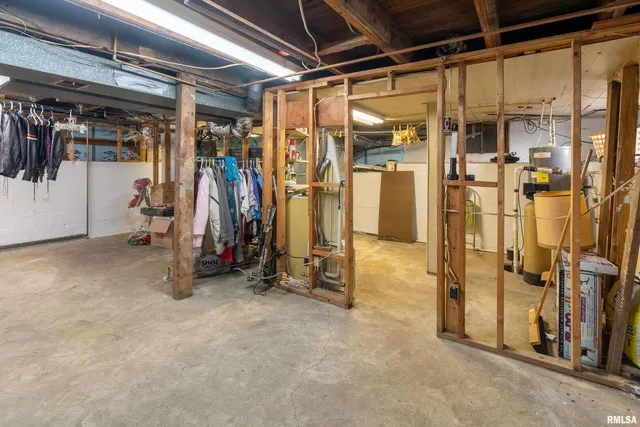 $269,000 | 2305 Weaver Road, Herrin, IL 62948