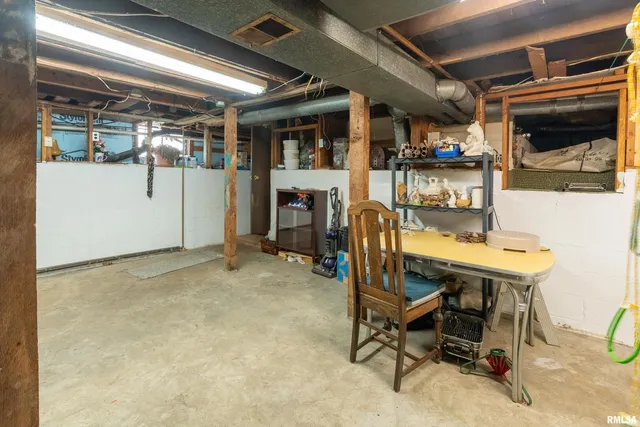 $269,000 | 2305 Weaver Road, Herrin, IL 62948