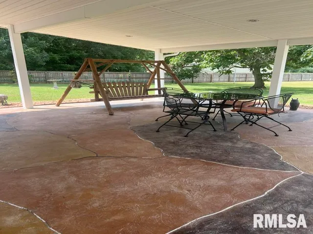 $269,000 | 2305 Weaver Road, Herrin, IL 62948