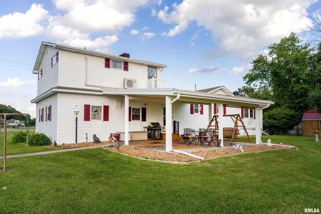$269,000 | 2305 Weaver Road, Herrin, IL 62948