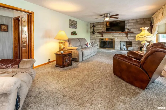 $269,000 | 2305 Weaver Road, Herrin, IL 62948