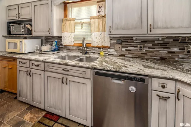 $269,000 | 2305 Weaver Road, Herrin, IL 62948