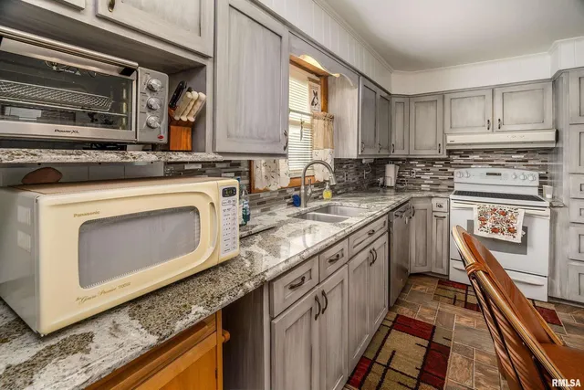 $269,000 | 2305 Weaver Road, Herrin, IL 62948