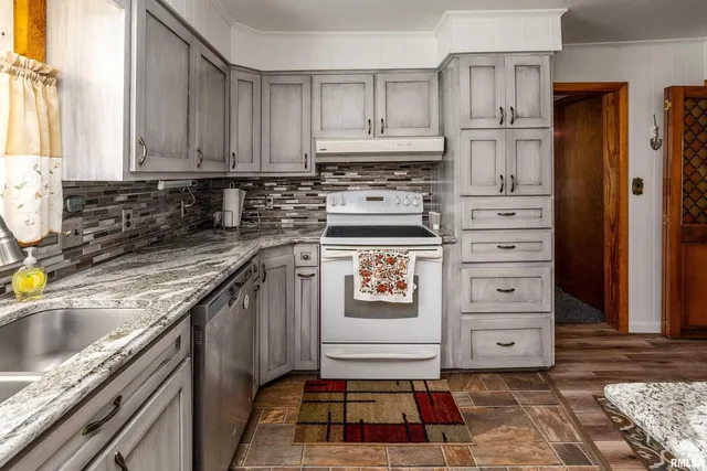 $269,000 | 2305 Weaver Road, Herrin, IL 62948