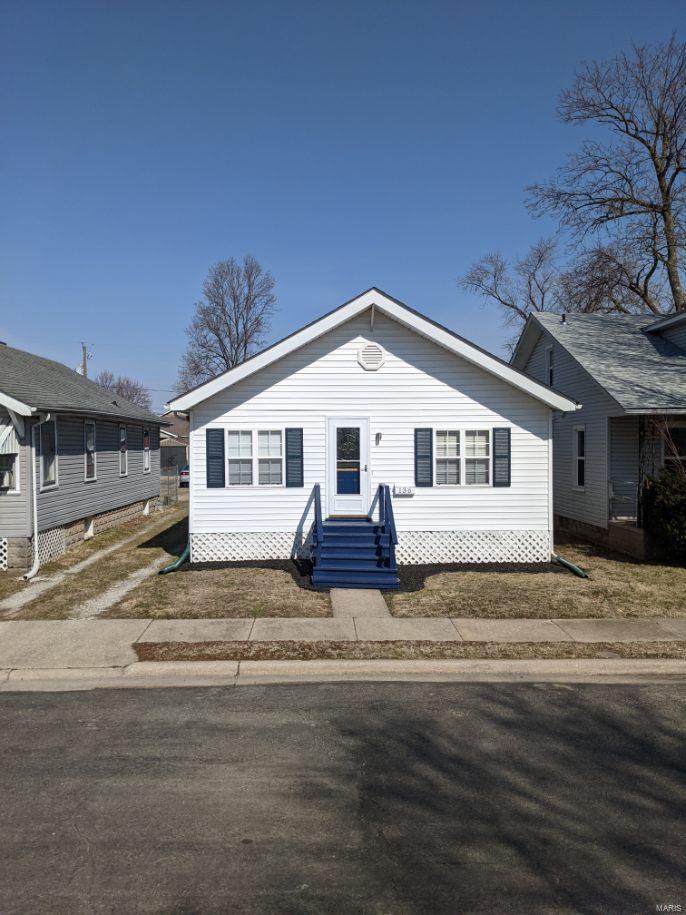 136 West 2nd Street Roxana, IL 62084 - Photo 2 of 32