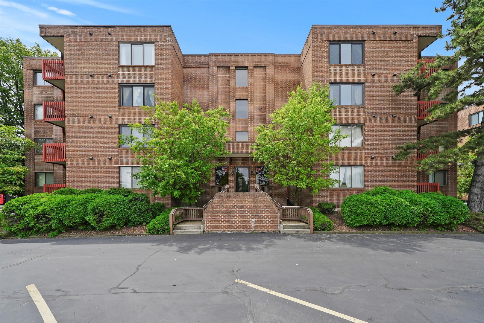 6401 Pershing Road, Unit 204 Stickney, IL 60402 - Photo 1 of 41 Gallery Image 1
