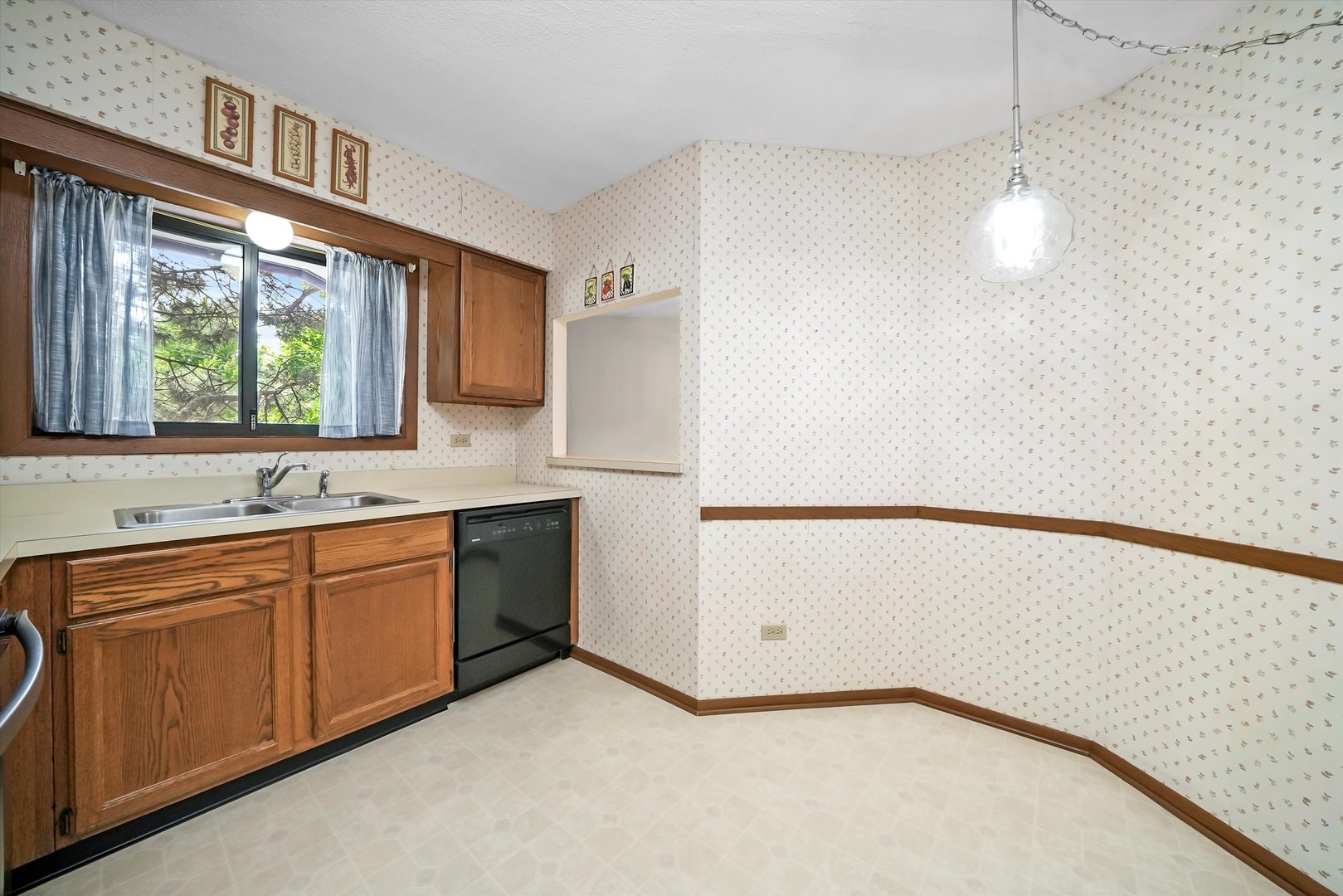 6401 Pershing Road, Unit 204 Stickney, IL 60402 - Photo 13 of 41 Gallery Image 13