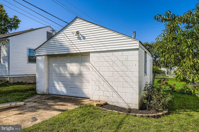 a view of a small house with a small yard