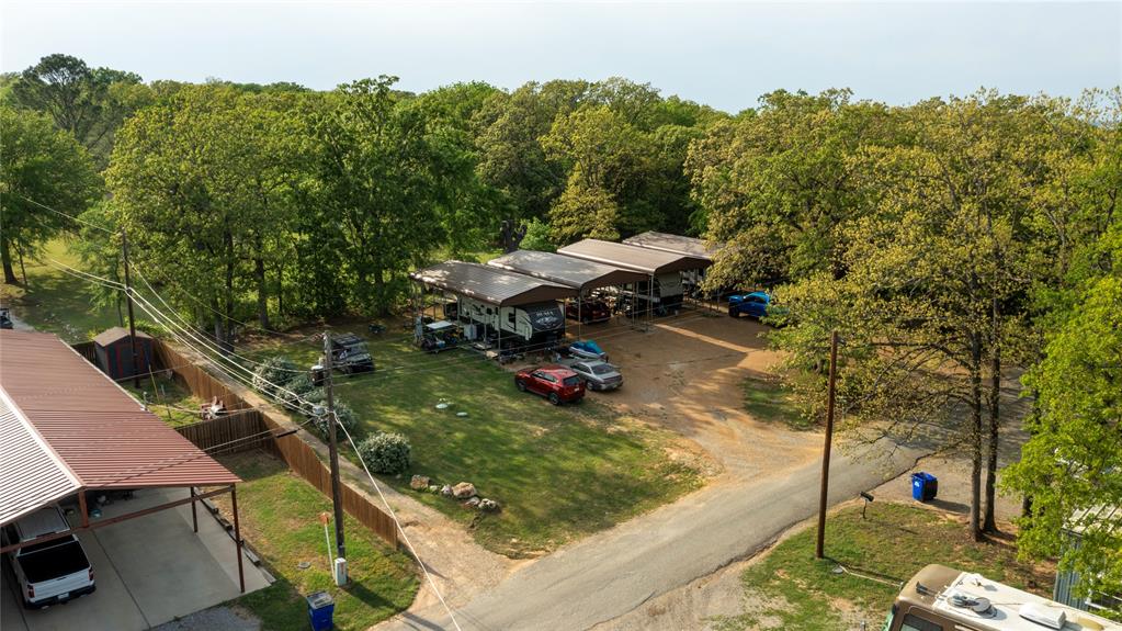 59 Shoreline Road, Unit 14 Pottsboro, TX 75076 - Photo 12 of 12 a backyard of a house with table and chairs