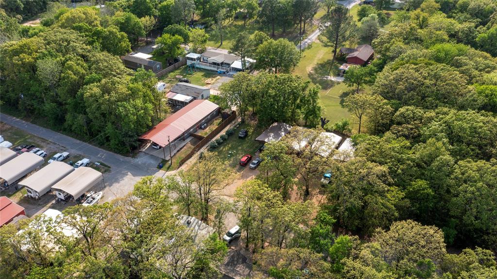 59 Shoreline Road, Unit 14 Pottsboro, TX 75076 - Photo 8 of 12 a view of a yard with plants