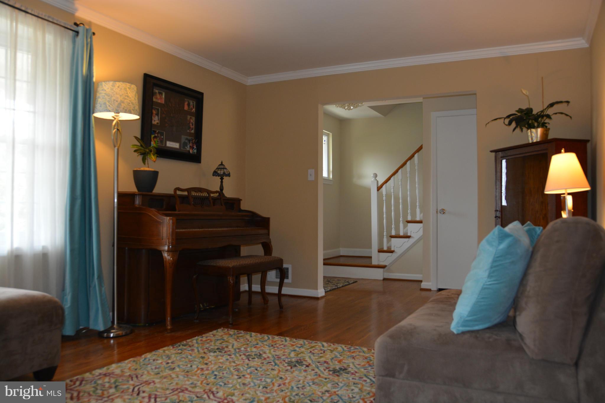 8927 Burke Lake Road Springfield, VA 22151 - Photo 7 of 24 Large Bay Window, Crown Molding