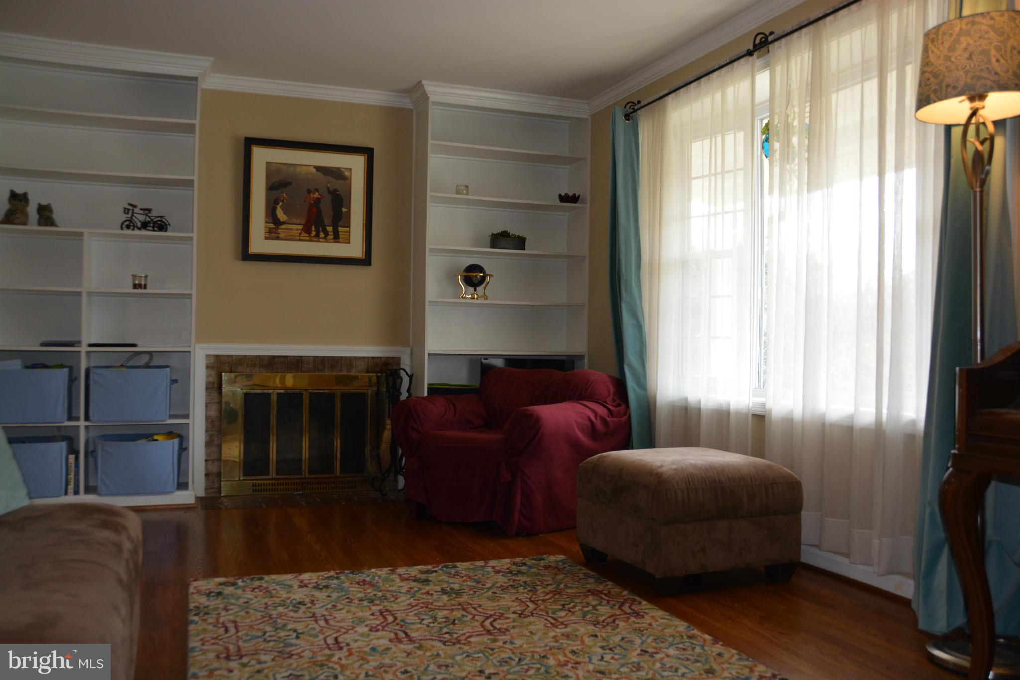 8927 Burke Lake Road Springfield, VA 22151 - Photo 9 of 24 Living Room