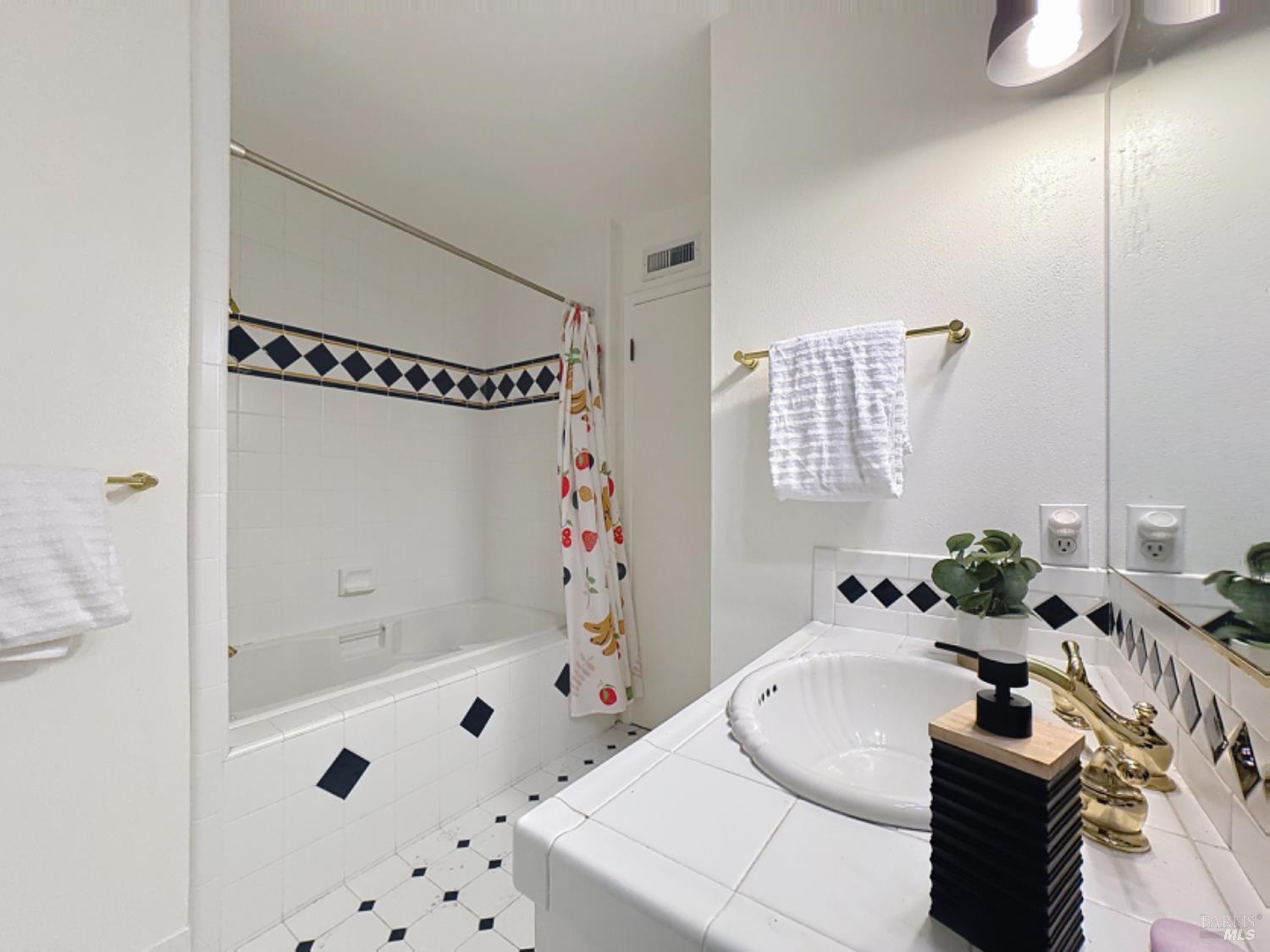 587 Tanbark Terrace San Rafael, CA 94903 - Photo 23 of 51 Gallery Image 23