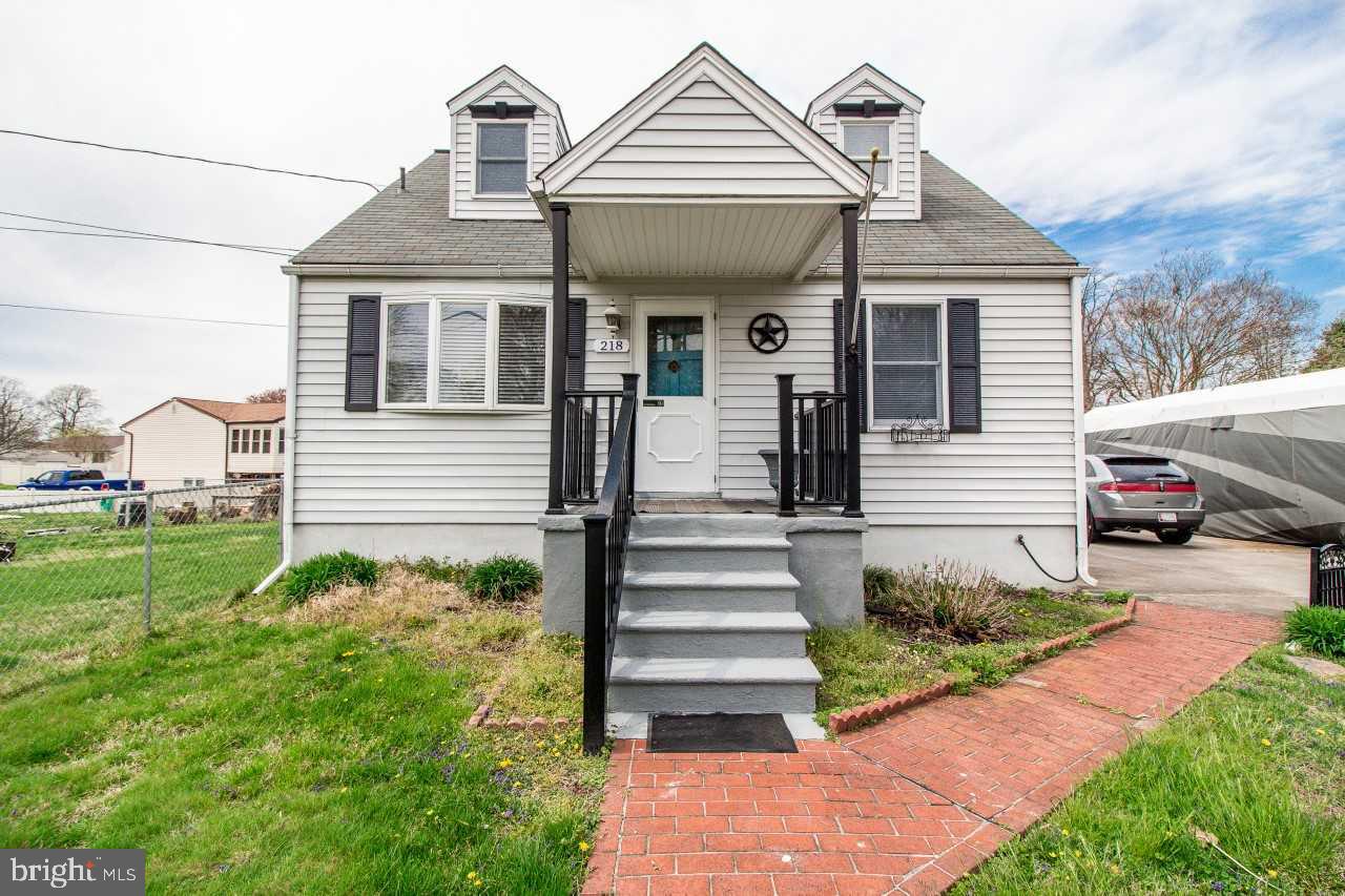 3 Bedroom 1 1/2 Bath  Stunning Renovated Cape Cod