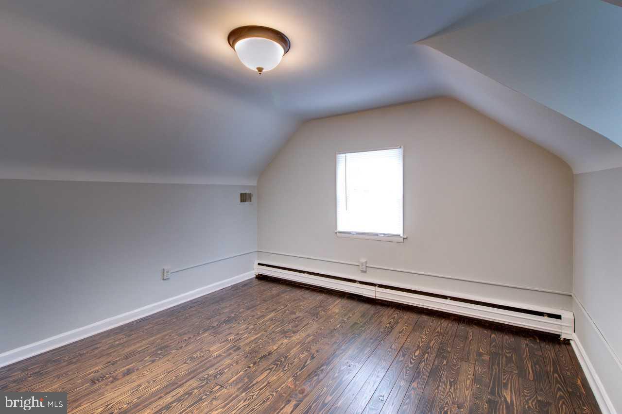 218 St Marys Road Baltimore, MD 21221 - Photo 18 of 31 Upper Level Master Bedroom Suite