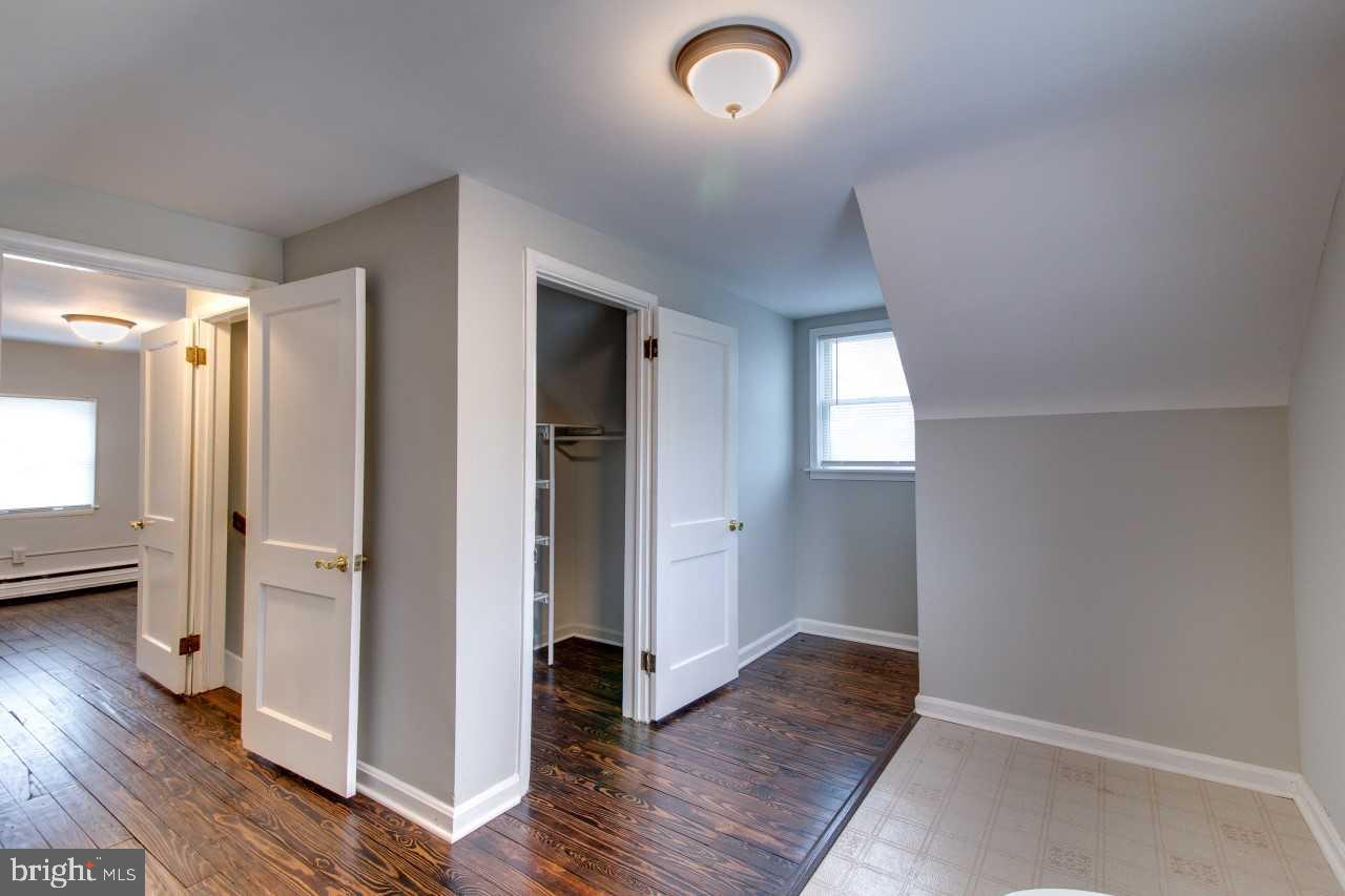 218 St Marys Road Baltimore, MD 21221 - Photo 20 of 31 Master Bedroom w/ Walk in Closet