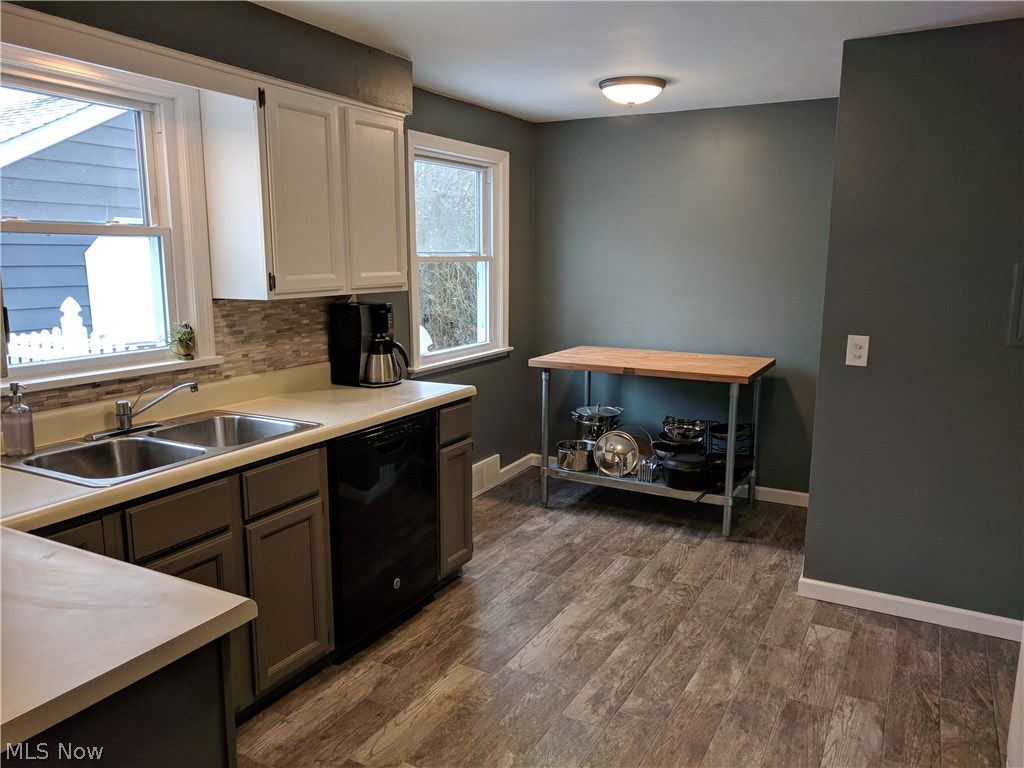 5192 Edenhurst Road Cleveland, OH 44124 - Photo 14 of 32