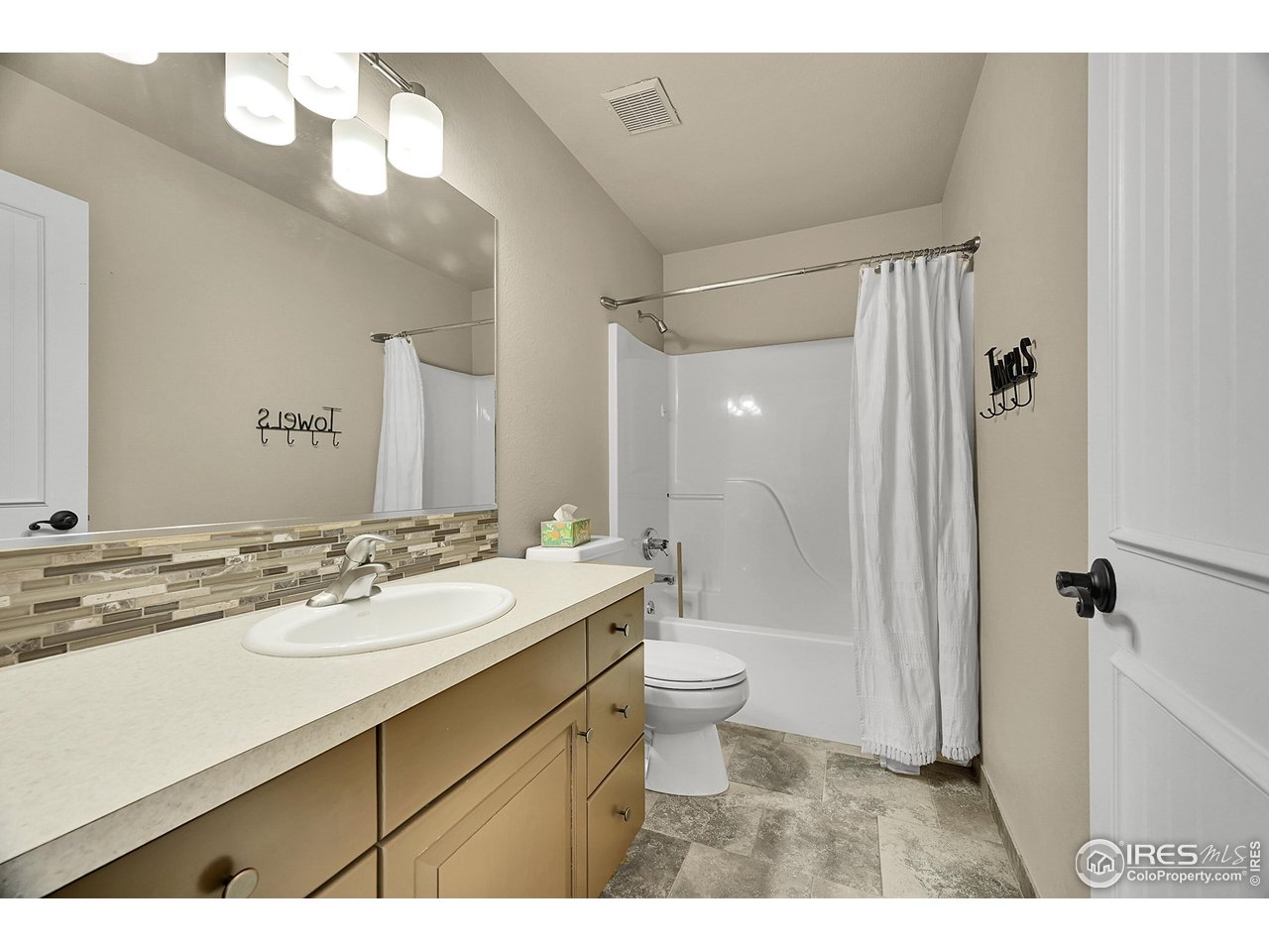 1420 Falcon Ridge Road Eaton, CO 80615 - Photo 28 of 48 Guest Full Bath - Main Floor