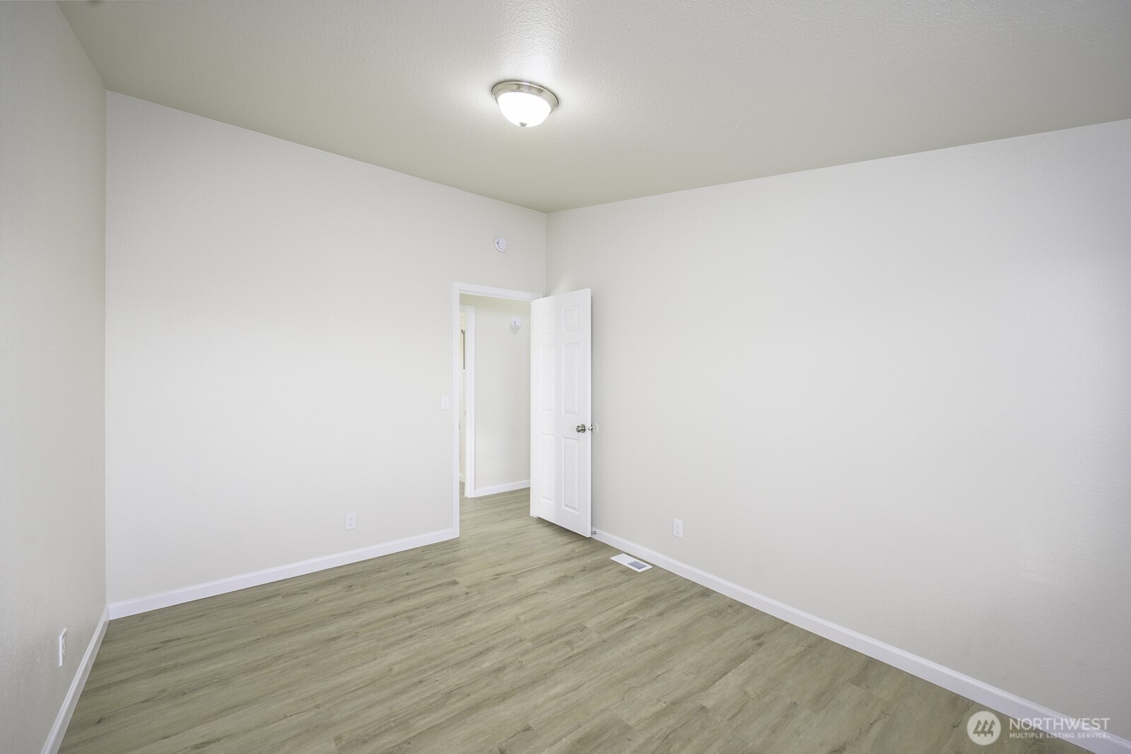 4948 Northeast E 7 Road Moses Lake, WA 98837 - Photo 13 of 22 a view of an empty room