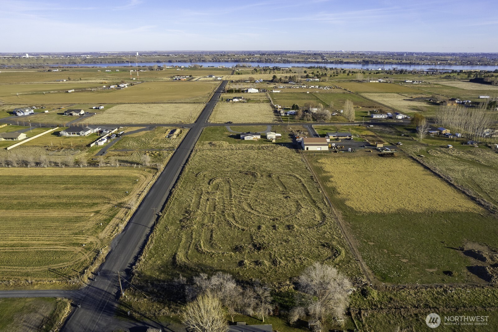 4948 Northeast E 7 Road Moses Lake, WA 98837 - Photo 22 of 22 a view of an ocean and beach