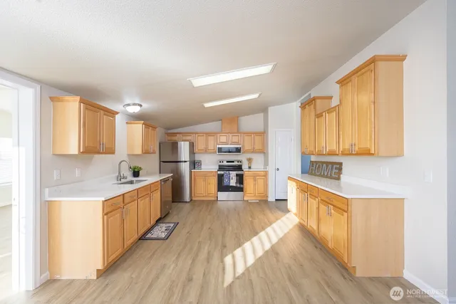 $448,000 | 4948 Northeast E 7 Road, Moses Lake, WA 98837