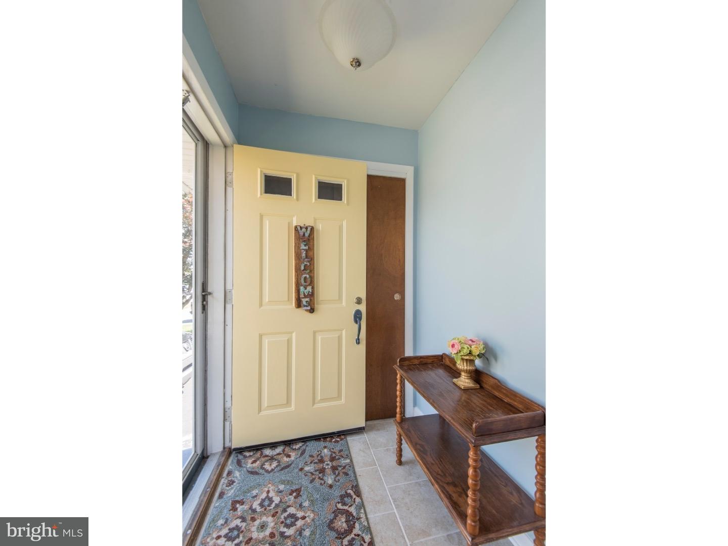 14 Ermine Lane New Castle, DE 19720 - Photo 3 of 25 Foyer