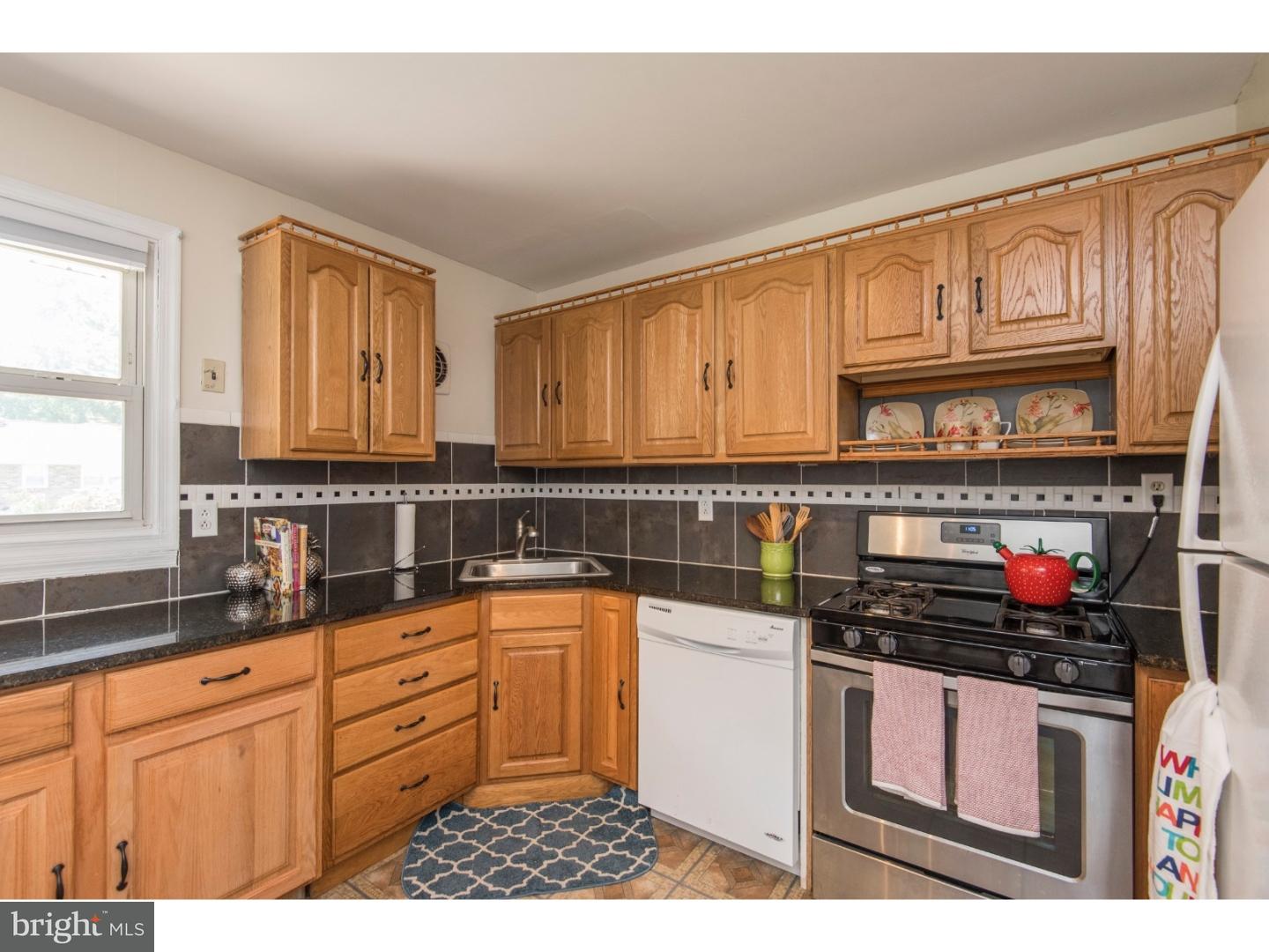 14 Ermine Lane New Castle, DE 19720 - Photo 8 of 25 Kitchen