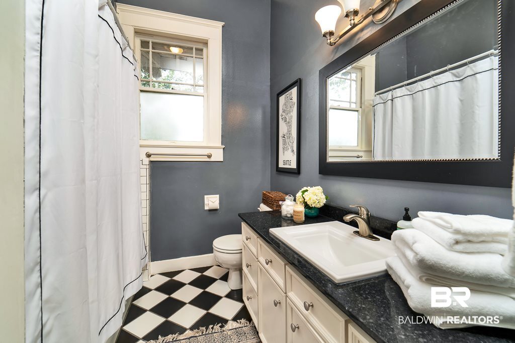 1811 Spring Hill Avenue Mobile, AL 36607 - Photo 17 of 37 Hall Bath