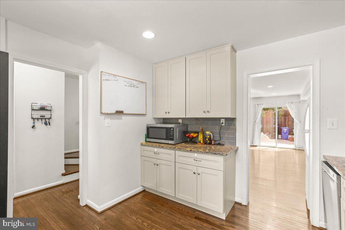 7213 Evanston Road Springfield, VA 22150 - Photo 14 of 37 Bright and inviting kitchen space.