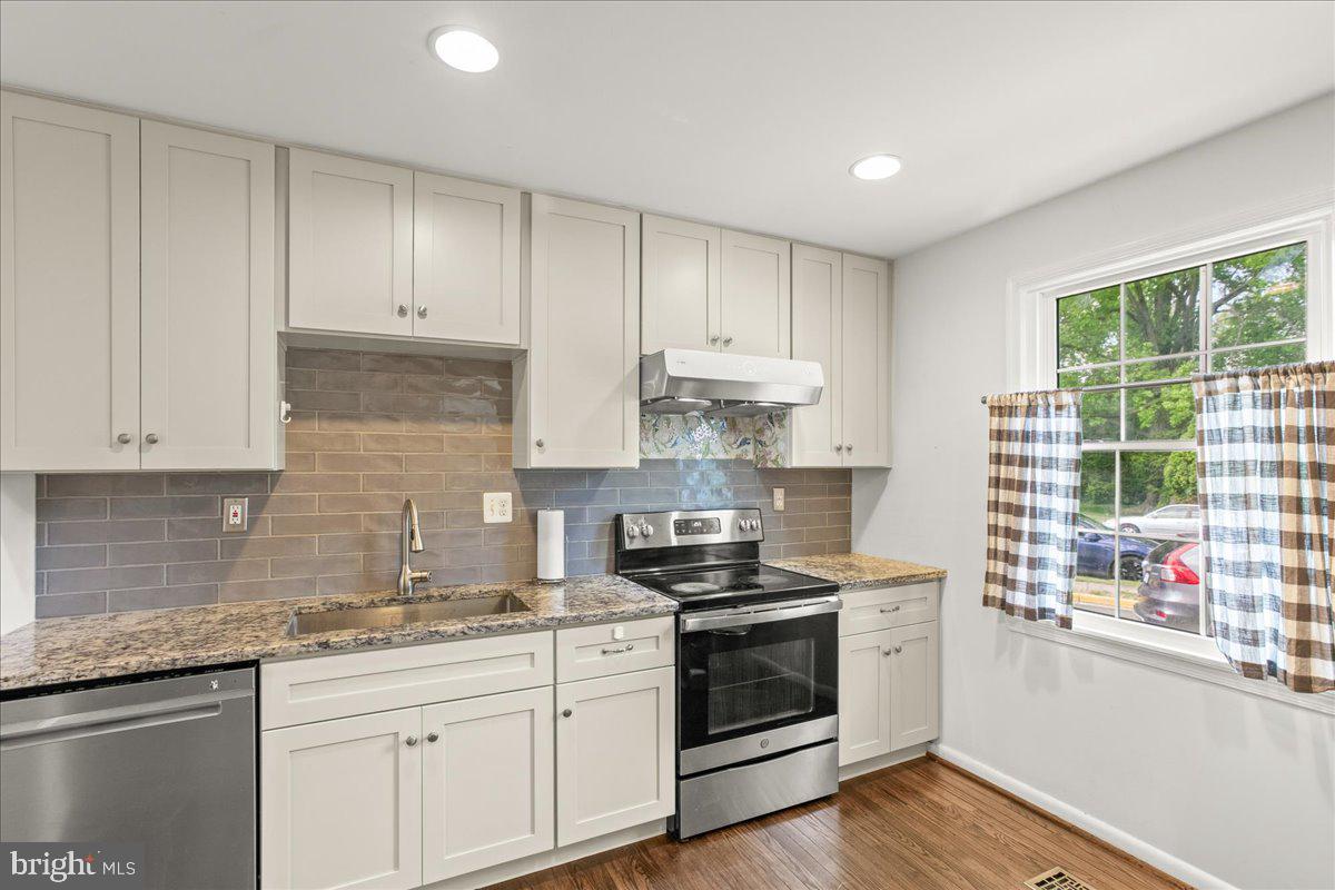 7213 Evanston Road Springfield, VA 22150 - Photo 17 of 37 Modern kitchen with stylish finishes.