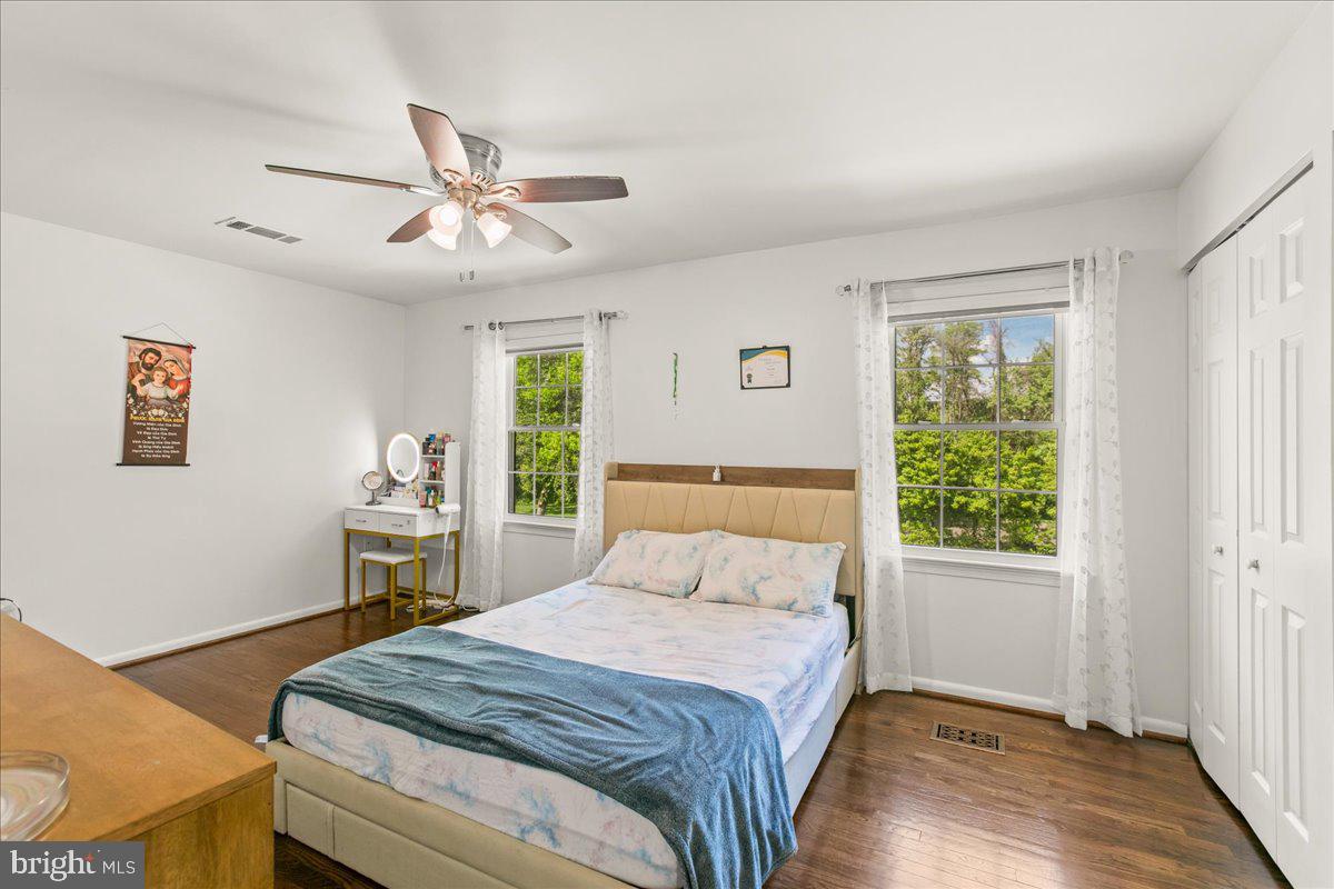 7213 Evanston Road Springfield, VA 22150 - Photo 23 of 37 Bright and airy bedroom retreat.