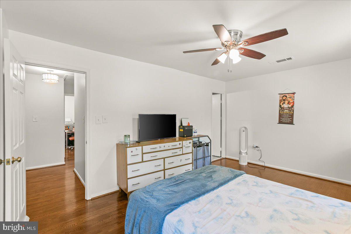 7213 Evanston Road Springfield, VA 22150 - Photo 24 of 37 Bright and inviting bedroom retreat.