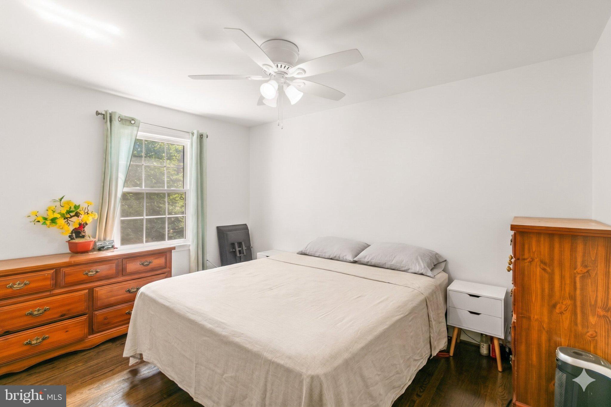 7213 Evanston Road Springfield, VA 22150 - Photo 29 of 37 Bright and airy bedroom retreat.