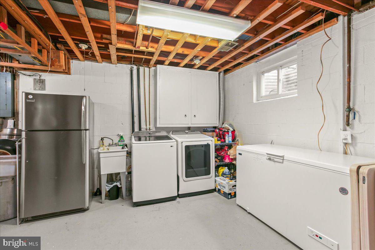 7213 Evanston Road Springfield, VA 22150 - Photo 34 of 37 Functional basement laundry area.