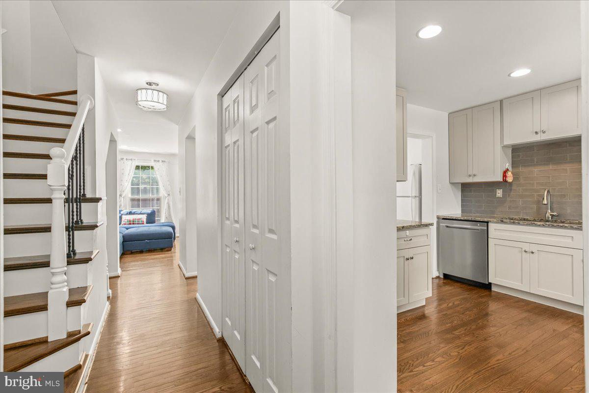 7213 Evanston Road Springfield, VA 22150 - Photo 4 of 37 Inviting entryway with modern charm.