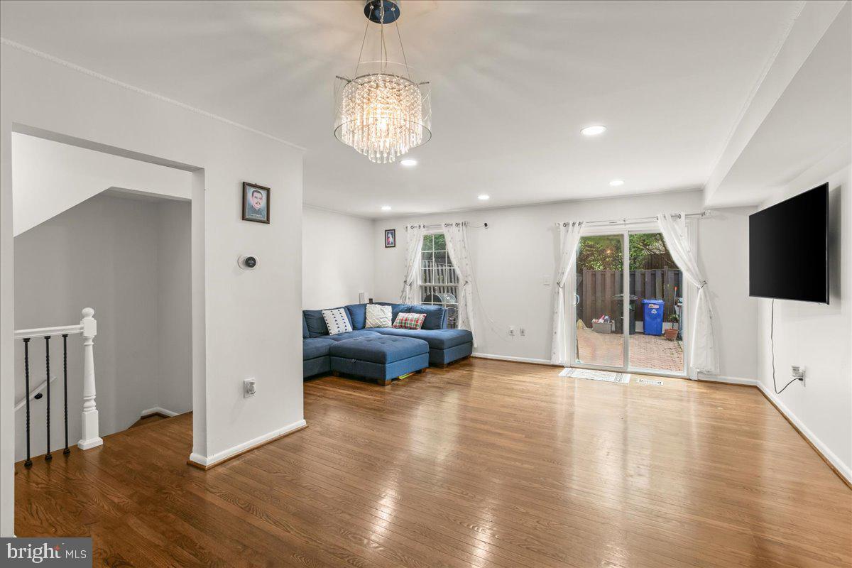 7213 Evanston Road Springfield, VA 22150 - Photo 6 of 37 Bright and airy living space awaits.