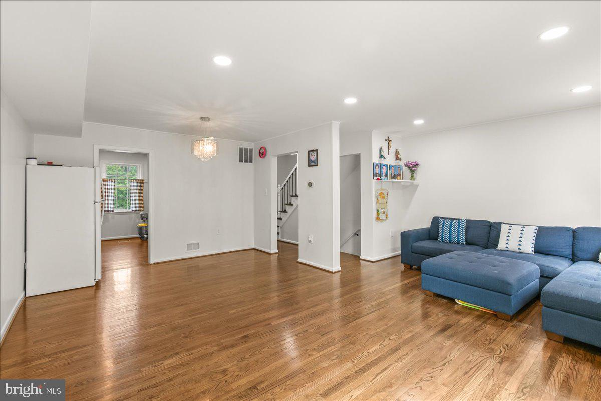 7213 Evanston Road Springfield, VA 22150 - Photo 8 of 37 Spacious living area with warm tones.