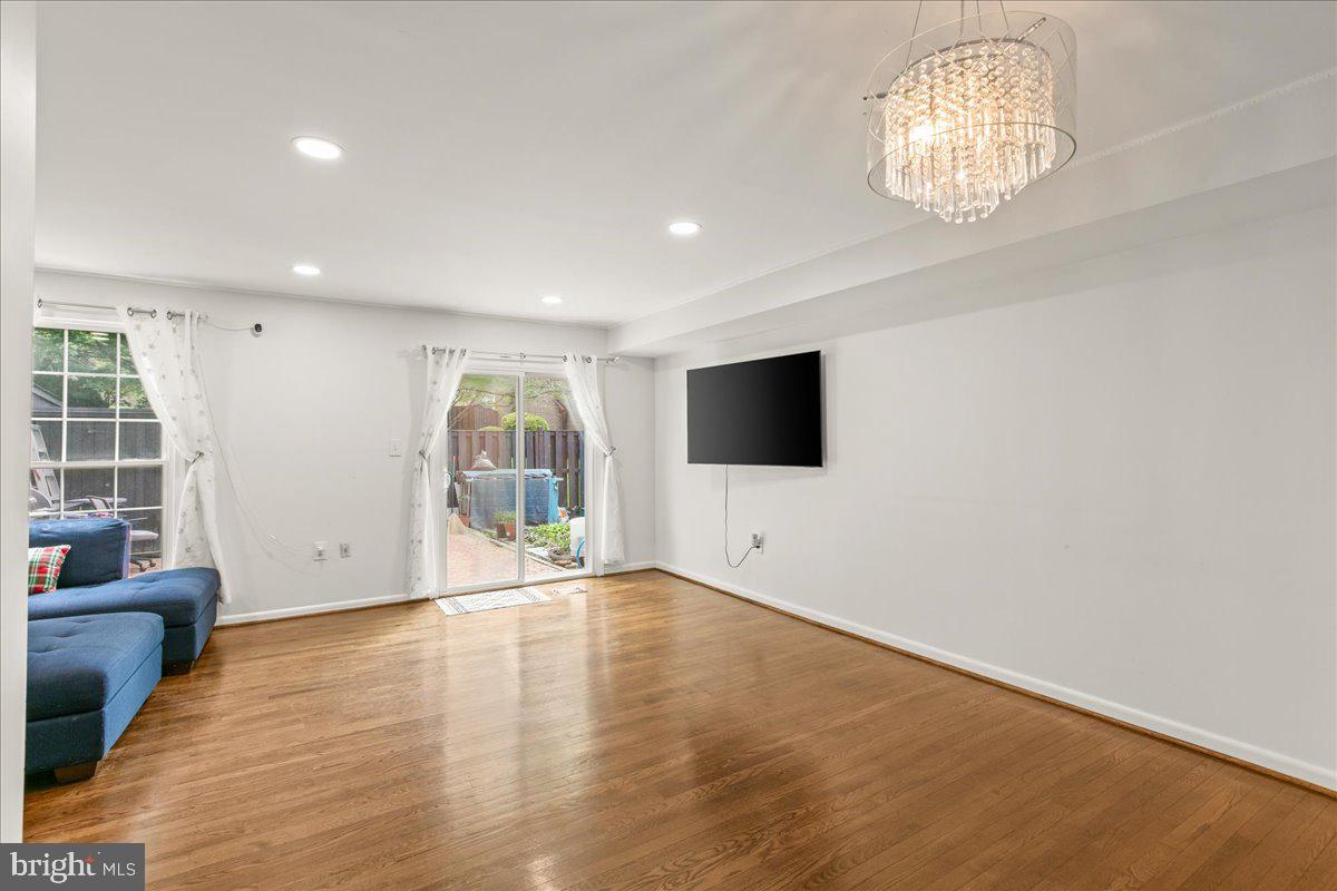 7213 Evanston Road Springfield, VA 22150 - Photo 9 of 37 Bright and airy living space awaits.